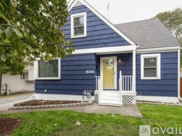 3 BR, 2 BA Apartment 936 South Main Street, Lombard, IL 60148