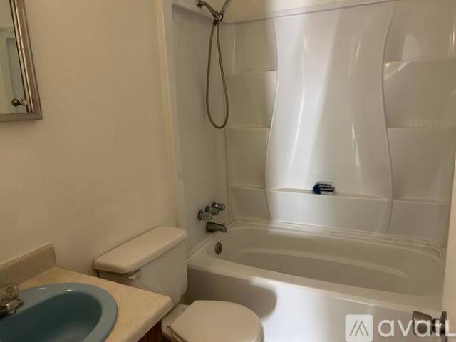 3 BR, 3.5 BA Apartment 1032 West Side Drive, Unit 28E, Gaithersburg, MD 20878