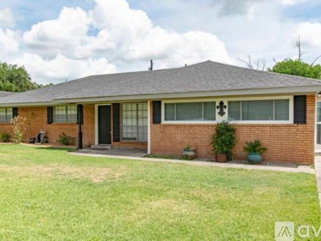 3 BR, 3.5 BA Apartment 210 North William Drive, Lafayette, LA 70506