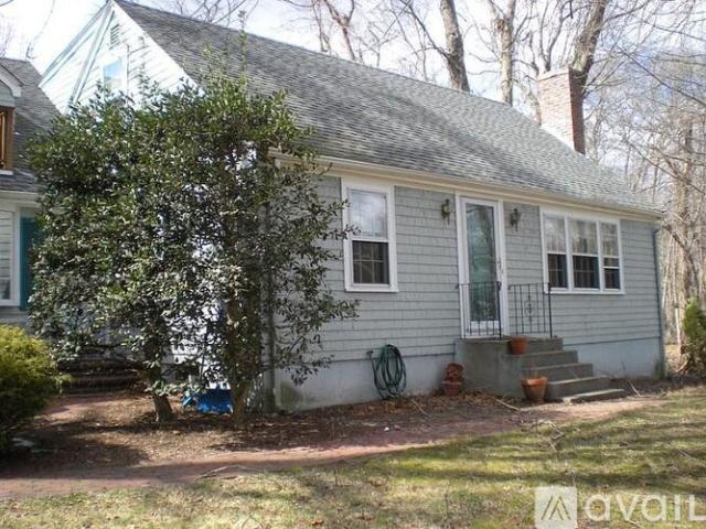 3 BR, 3.5 BA Apartment 348 Nayatt Road, Barrington, RI 02806