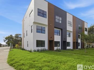 3 BR, 3.5 BA Apartment 375 13 Th St N, Unit 1, St. Petersburg, FL 33705