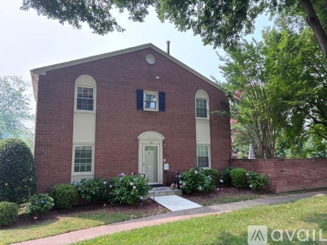 3 BR, 3.5 BA Apartment 4360 Greenberry Lane, Annandale, VA 22003