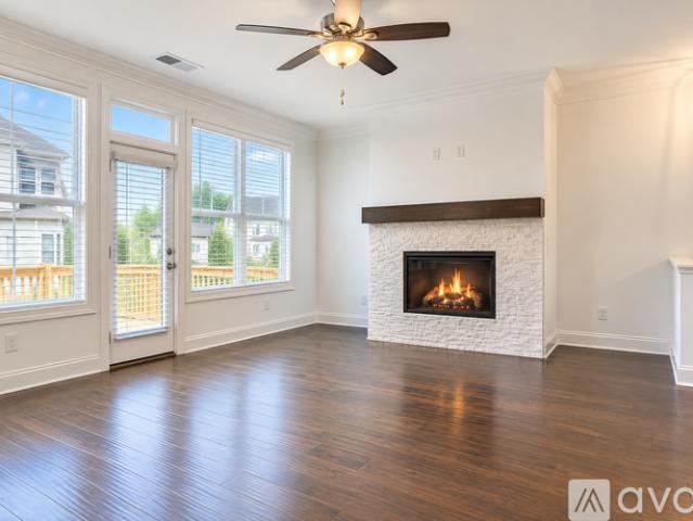 3 BR, 3.5 BA Apartment 4515 Sims Park Overlook, Unit 33, Suwanee, GA 30024