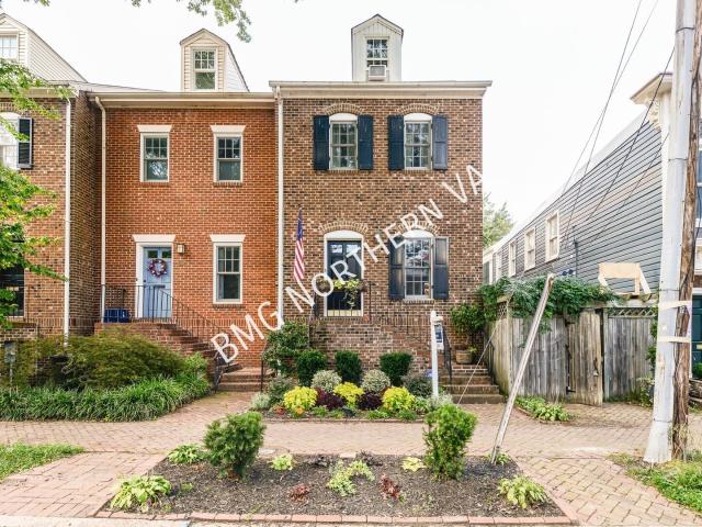 3 BR, 3.5 BA Apartment 528 Columbus St N, Alexandria, VA 22314