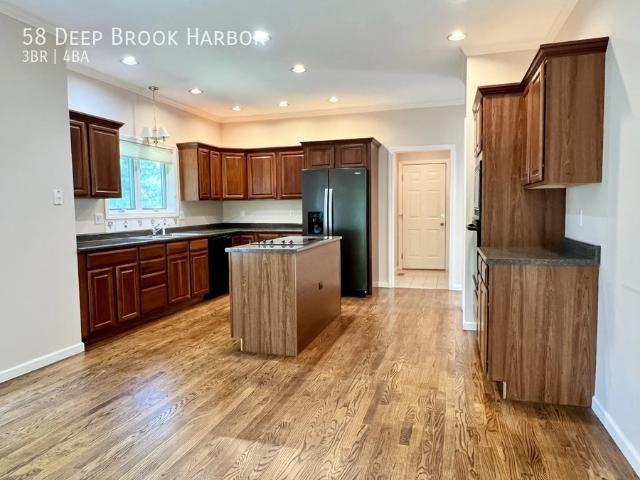 3 BR, 3.5 BA Apartment 58 Deep Brook Harbor, Suffield, CT 06078
