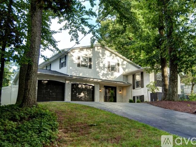 3 BR, 3.5 BA Apartment 71 Woodland Avenue, Hershey, PA 17033