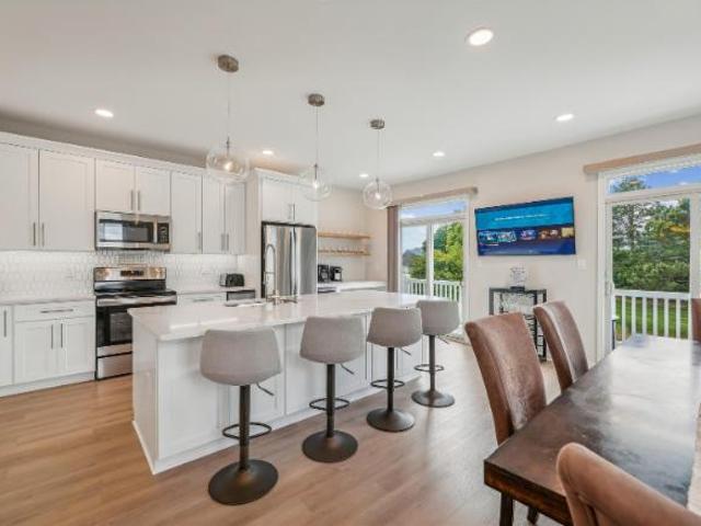 3 Br, 3 bath, Townhouse/Brownstone/RowHouse 11438 W Sand Cove Rd