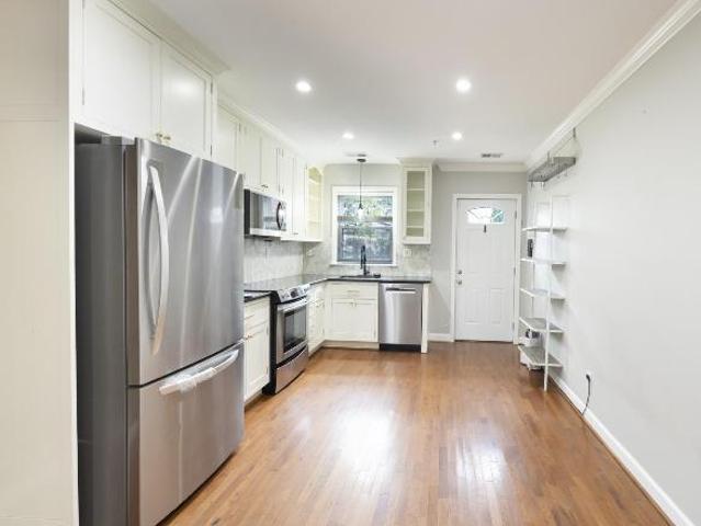 3 Br, 3 bath, Townhouse/Brownstone/RowHouse 1122 K St SE