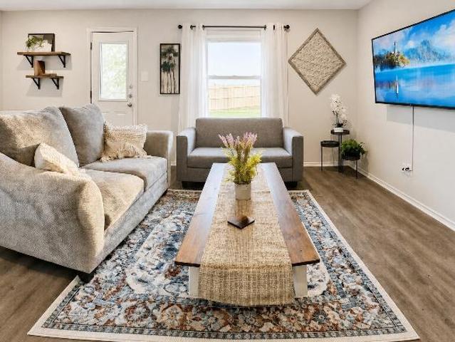 3 Br, 3 bath, Townhouse/Brownstone/RowHouse 1705 Clovis Drive