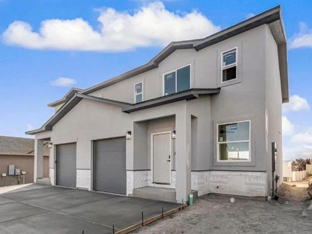 3 Br, 3 bath, Townhouse/Brownstone/RowHouse 2861 Naples Dr