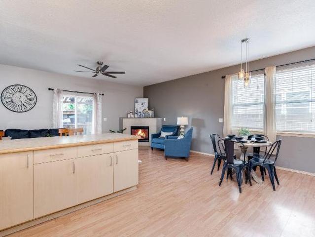3 Br, 3 bath, Townhouse/Brownstone/RowHouse 4904 SE 122nd Ave