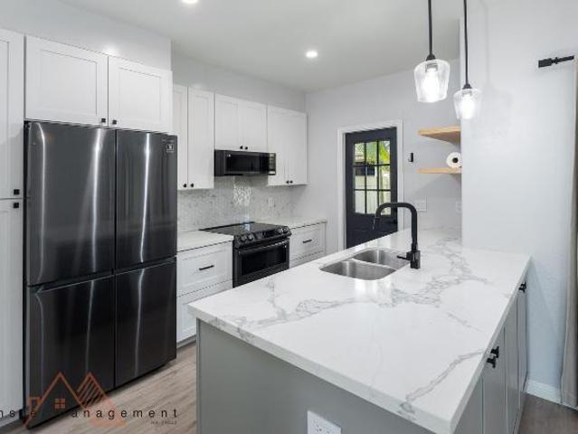 3 Br, 3 bath, Townhouse/Brownstone/RowHouse 91 Kapolei Parkway