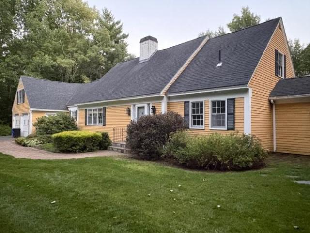 3 Br, 3 bath, Single Family 172 Readfield Rd