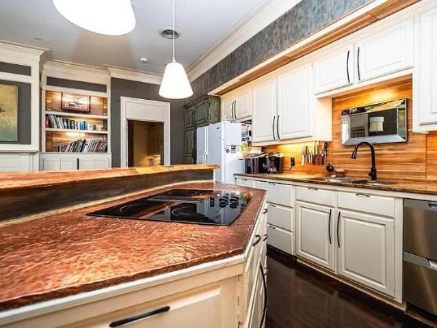 3 Br, 3 bath, Single Family 2 Ashley Park Dr