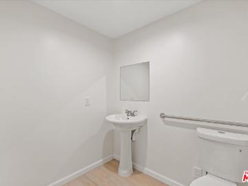 3 BR, 3 BA Apartment 1409 North Hobart Boulevard, Los Angeles, CA 90027