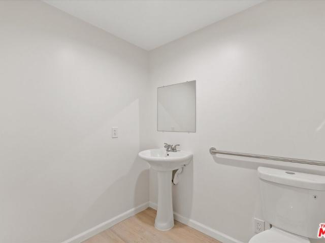 3 BR, 3 BA Apartment 1409 North Hobart Boulevard, Los Angeles, CA 90027