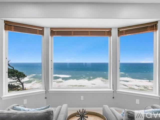3 BR, 3 BA Apartment 1825 Southwest Coast Avenue, Lincoln City, OR 97367