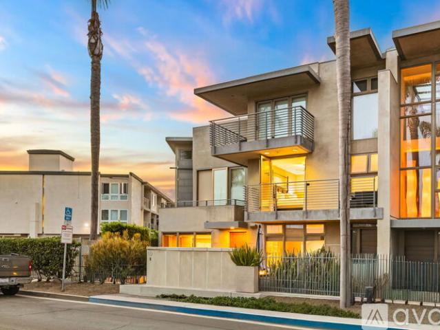 3 BR, 3 BA Apartment 1052 Anchorage Ln, San Diego, CA 92106