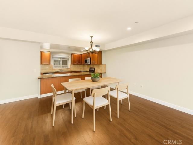 3 BR, 3 BA Apartment 11218 Camarillo Street, Toluca Lake, CA 91602