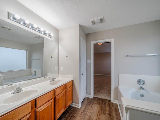 3 BR, 3 BA Apartment 121 Rodeo Drive, Manvel, TX 77578