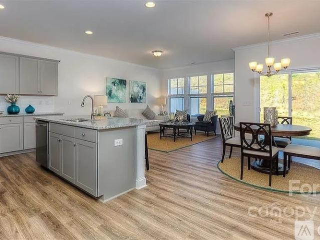 3 BR, 3 BA Apartment 131 Creekview Rd, Unit 131, Hendersonville, NC 28791