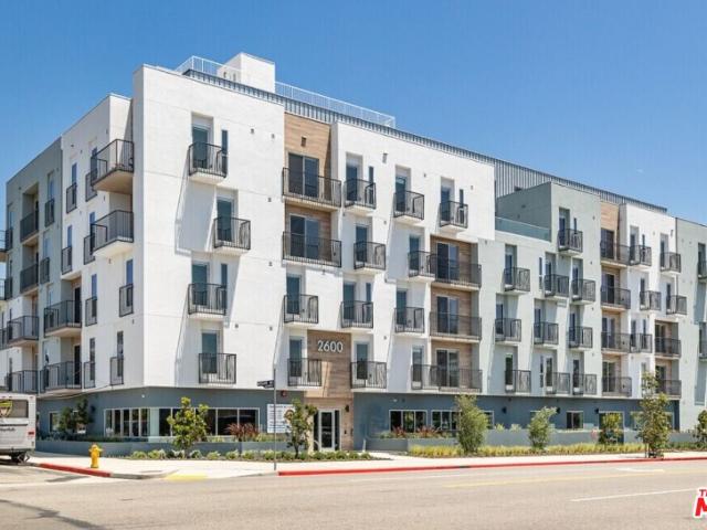 3 BR, 3 BA Apartment 2600 South Sepulveda Boulevard, Los Angeles, CA 90064