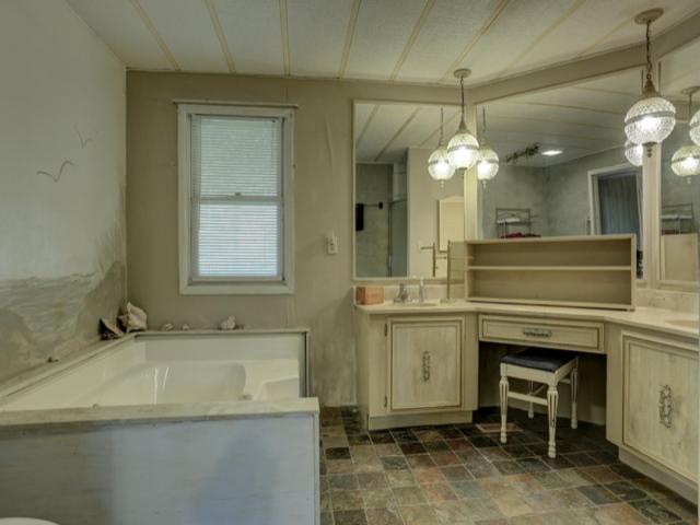 3 BR, 3 BA Apartment 2746 Shady Creek Lane, Freeport, TX 77541
