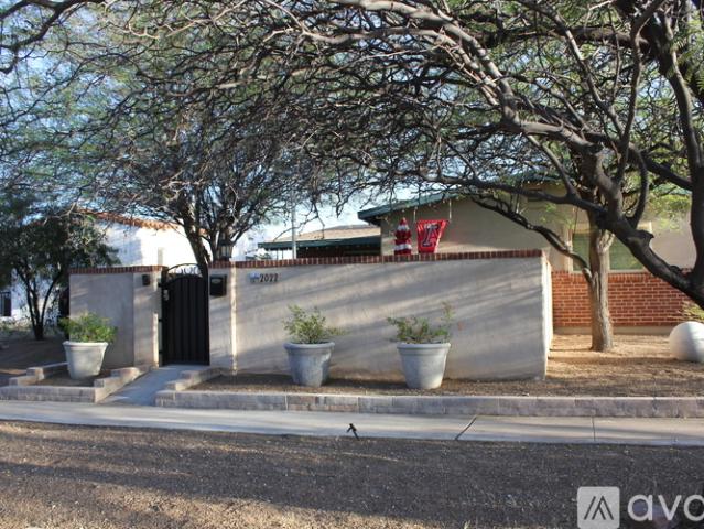 3 BR, 3 BA Apartment 2022 East 9th Street, Tucson, AZ 85719