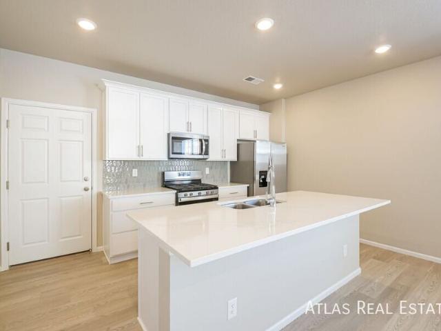 3 BR, 3 BA Apartment 20982 E 66th Avenue, Aurora, CO 80019