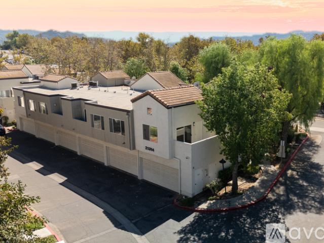 3 BR, 3 BA Apartment 21314 Nandina Lane, Unit 204, Santa Clarita, CA 91321
