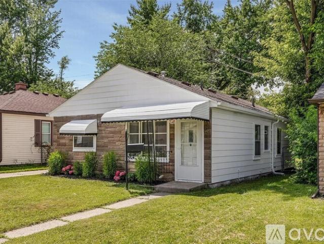 3 BR, 3 BA Apartment 2147 Almont Street, Ferndale, MI 48220