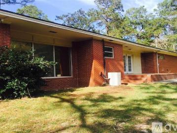 3 BR, 3 BA Apartment 214 Circle Dr, Statesboro, GA 30461