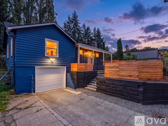 3 BR, 3 BA Apartment 2305 NE 95th St, Seattle, WA 98115