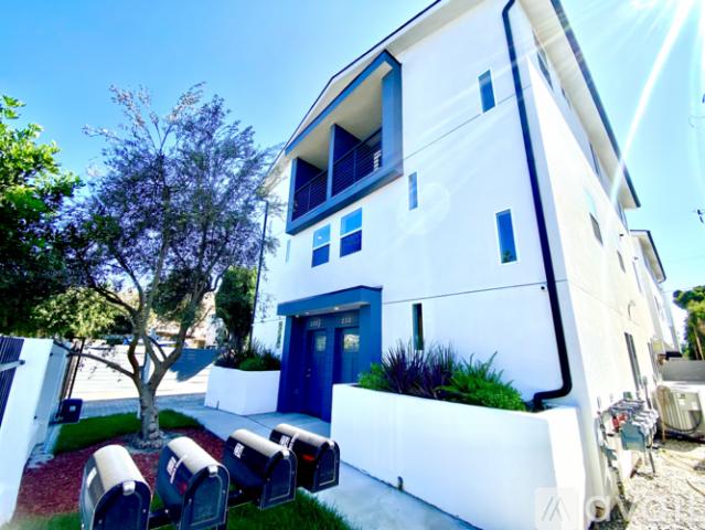 3 BR, 3 BA Apartment 234 E 27th St, Unit 1, Los Angeles, CA 90011