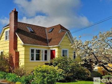 3 BR, 3 BA Apartment 2 South Plum Street, Seattle, WA 98144