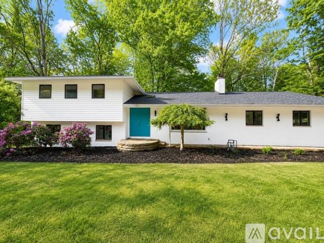 3 BR, 3 BA Apartment 3866 Woodthrush Road, Akron, OH 44333