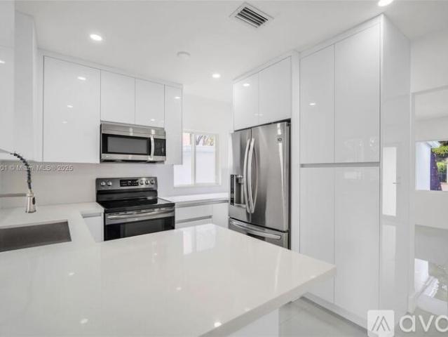 3 BR, 3 BA Apartment 4112 SW 9th Terrace, Miami, FL 33134