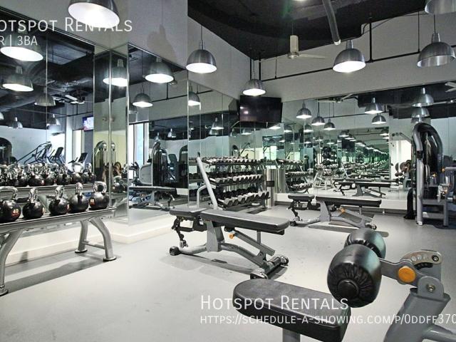 3 BR, 3 BA Apartment 420 E Ohio St, Chicago, IL 60611
