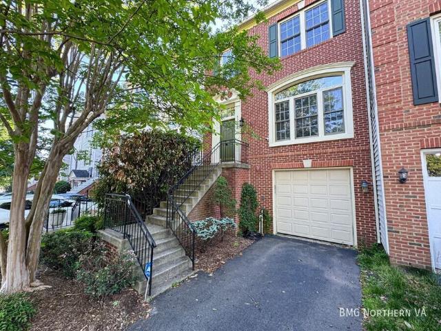 3 BR, 3 BA Apartment 43003 Golf View Dr, Chantilly, VA 20152