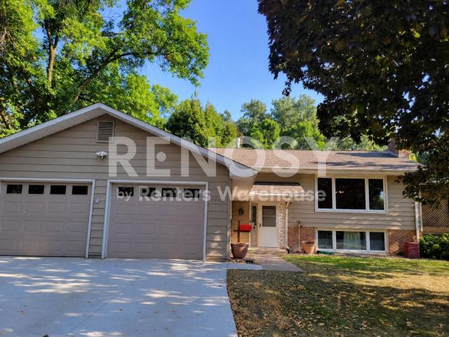 3 BR, 3 BA Apartment 5408 Creekview Ln, Edina, MN 55439