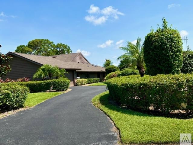 3 BR, 3 BA Apartment 5704 Doral Dr, Sarasota, FL 34243
