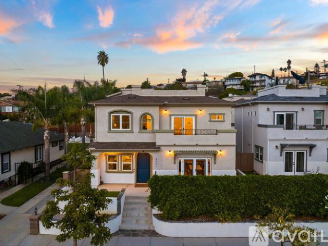 3 BR, 3 BA Apartment 5051 Savannah St, San Diego, CA 92110