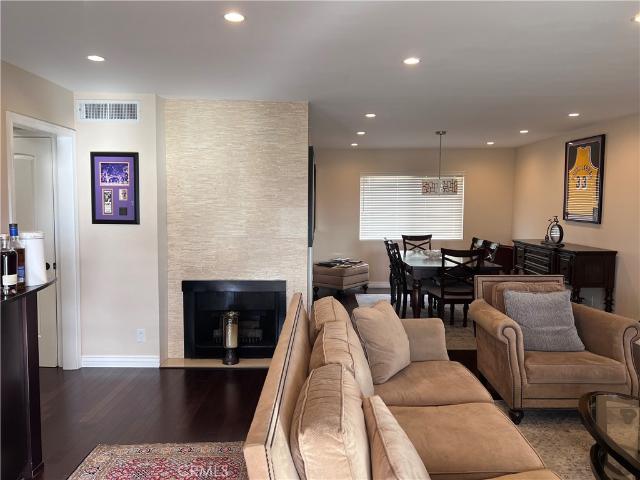 3 BR, 3 BA Apartment 7767 VÃ­a Rosa Maria, Burbank, CA 91504