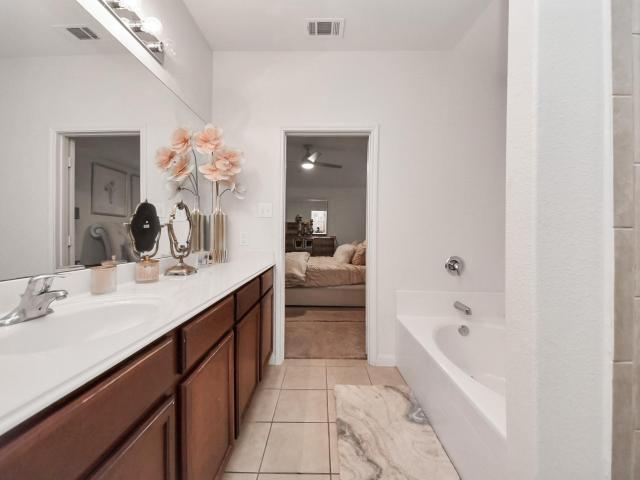 3 BR, 3 BA Apartment 9423 Grand Spark Drive, Iowa Colony, TX 77583