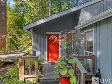 3 BR, 3 BA Apartment 9999 NE Beach Crest Dr, Bainbridge Island, WA 98110
