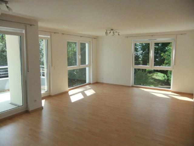 3 BR, 3 min. Panzer, Beautiful modern apart. in prime location