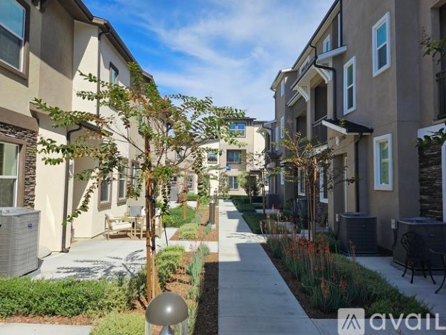 3 BR, 4 BA Apartment 11737 Florence Avenue, Unit 6, Santa Fe Springs, CA 90670