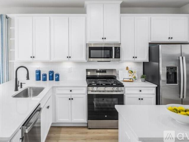 3 BR, 4 BA Apartment 8008 Pinot Ln, Unit 1, Charlotte, NC 28217
