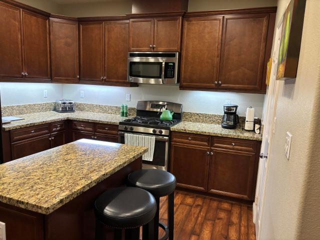 3 BR, 6 BA Apartment 520 Calle Vibrante, Palm Desert, CA 92211