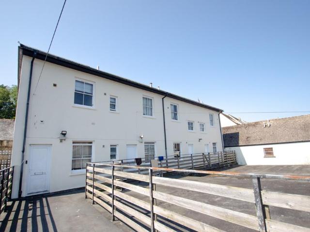 3 Bree Shute Lane, Bodmin, PL31 2JH 2 bed maisonette to rent £795 pcm £183 pw